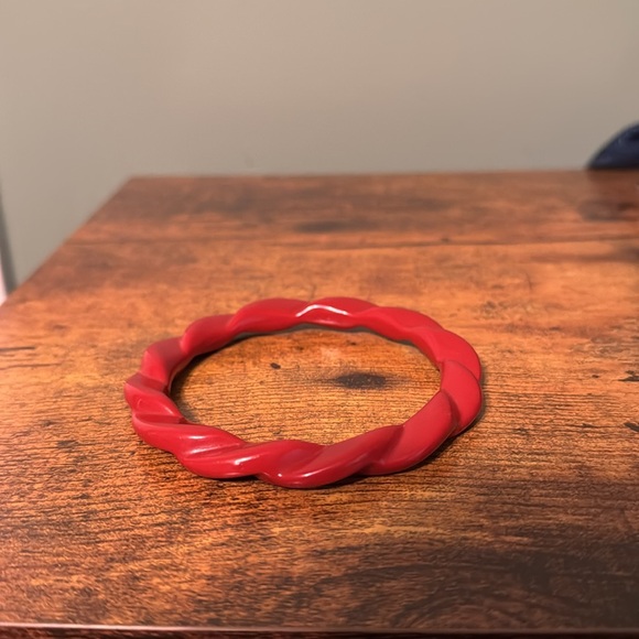 Vintage Plastic Bangle Bracelet, Red, Twisted, Braided, Curvy, Retro, Boho - Picture 4 of 7